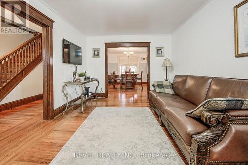 274 Park Row S, Hamilton, ON - Indoor Photo Showing Living Room