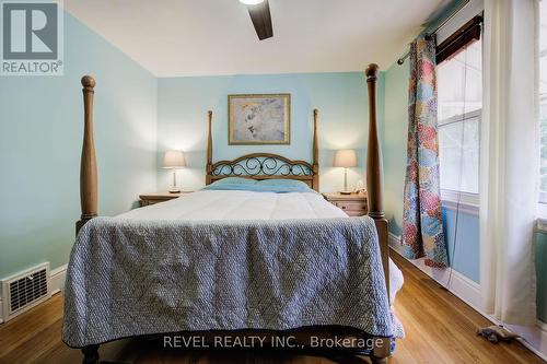 274 Park Row S, Hamilton, ON - Indoor Photo Showing Bedroom