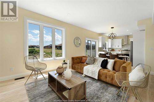 25 Hawthorne Crescent, Tilbury, ON - Indoor Photo Showing Living Room