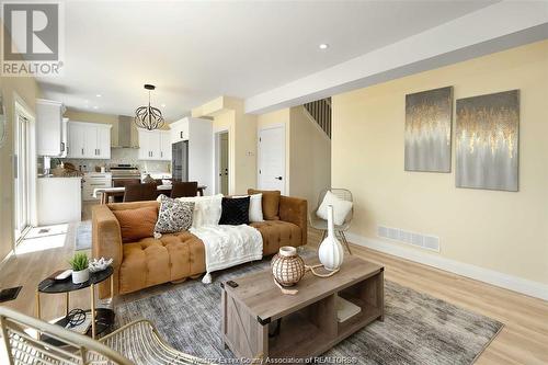 25 Hawthorne Crescent, Tilbury, ON - Indoor Photo Showing Living Room