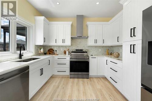 25 Hawthorne Crescent, Tilbury, ON - Indoor Photo Showing Kitchen With Double Sink With Upgraded Kitchen