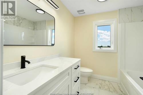 25 Hawthorne Crescent, Tilbury, ON - Indoor Photo Showing Bathroom