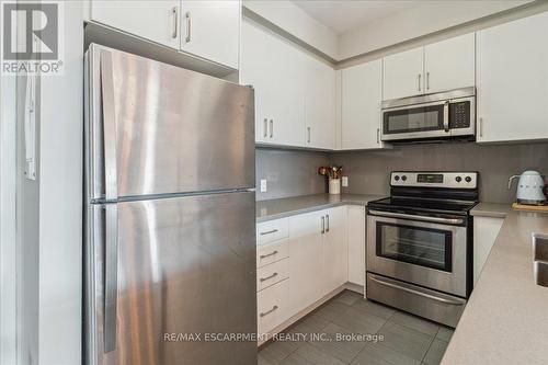 302 - 216 Oak Park Boulevard, Oakville, ON - Indoor Photo Showing Kitchen With Stainless Steel Kitchen