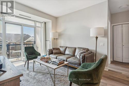 302 - 216 Oak Park Boulevard, Oakville, ON - Indoor Photo Showing Living Room