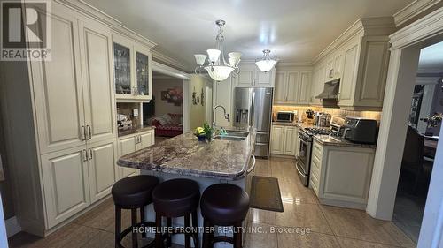 6 Mcquarrie Lane, Vaughan, ON - Indoor Photo Showing Kitchen With Double Sink With Upgraded Kitchen