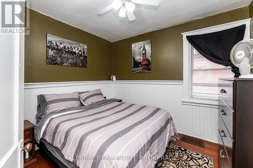 122 Langarth Street E, London, ON - Indoor Photo Showing Bedroom