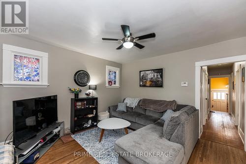 122 Langarth Street E, London, ON - Indoor Photo Showing Living Room