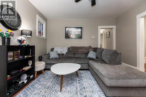 122 Langarth Street E, London, ON - Indoor Photo Showing Living Room