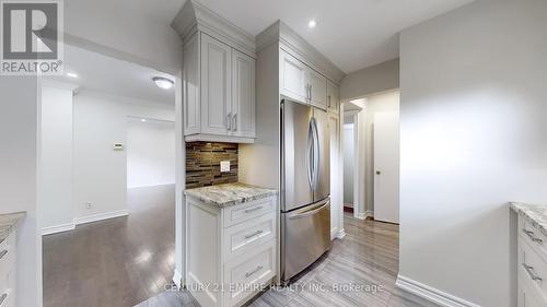 155 - 124 Dusay Place, Toronto, ON - Indoor Photo Showing Kitchen