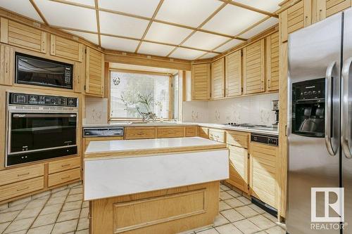 7715 144 Av Nw Nw, Edmonton, AB - Indoor Photo Showing Kitchen