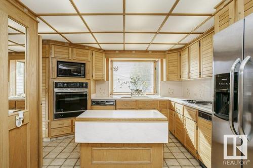 7715 144 Av Nw Nw, Edmonton, AB - Indoor Photo Showing Kitchen