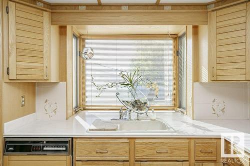 7715 144 Av Nw Nw, Edmonton, AB - Indoor Photo Showing Kitchen