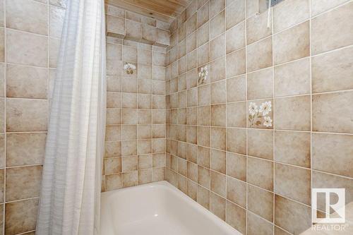 7715 144 Av Nw Nw, Edmonton, AB - Indoor Photo Showing Bathroom