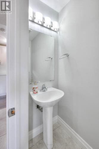 389 Laurel Gate Drive, Waterloo, ON - Indoor Photo Showing Bathroom