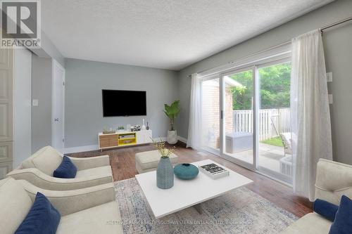 389 Laurel Gate Drive, Waterloo, ON - Indoor Photo Showing Living Room