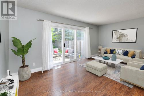 389 Laurel Gate Drive, Waterloo, ON - Indoor Photo Showing Living Room