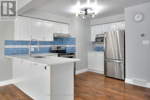 389 Laurel Gate Drive, Waterloo, ON - Indoor Photo Showing Kitchen