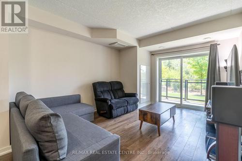 Ll14 - 25 Kay Crescent, Guelph, ON - Indoor Photo Showing Living Room