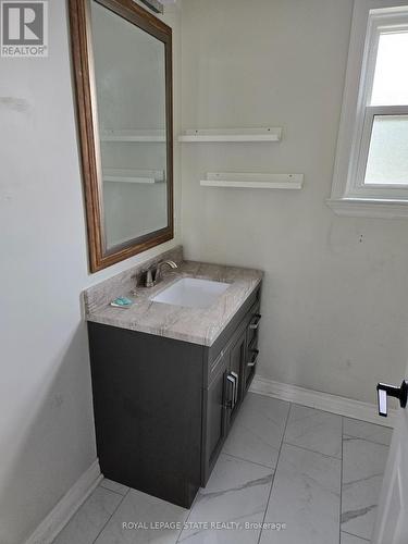 3721 Mathewson Avenue, Fort Erie, ON - Indoor Photo Showing Bathroom