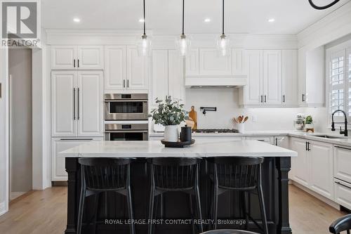 72 Elstone Place, Hamilton, ON - Indoor Photo Showing Kitchen With Upgraded Kitchen