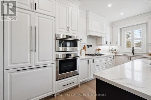 72 Elstone Place, Hamilton, ON - Indoor Photo Showing Kitchen With Upgraded Kitchen