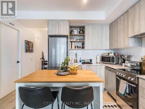 603 - 50 George Butchart Drive, Toronto, ON - Indoor Photo Showing Kitchen