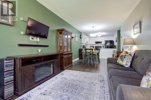 109 - 1275 Cornerbrook Place, Mississauga, ON - Indoor Photo Showing Living Room