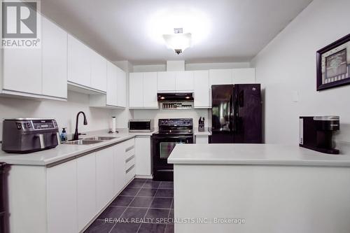 109 - 1275 Cornerbrook Place, Mississauga, ON - Indoor Photo Showing Kitchen With Double Sink