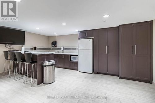 801 - 2130 Weston Road, Toronto, ON - Indoor Photo Showing Kitchen