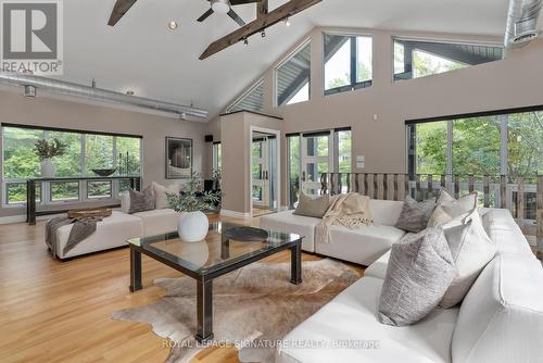 21 Trails End, Collingwood, ON - Indoor Photo Showing Living Room