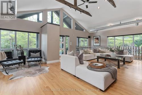 21 Trails End, Collingwood, ON - Indoor Photo Showing Living Room