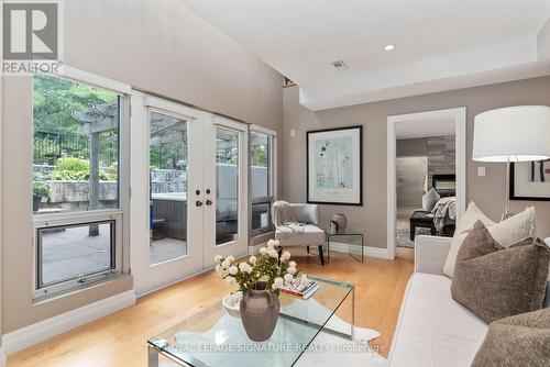 21 Trails End, Collingwood, ON - Indoor Photo Showing Living Room