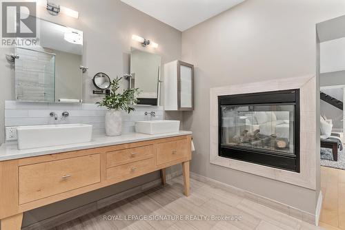 21 Trails End, Collingwood, ON - Indoor Photo Showing Bathroom