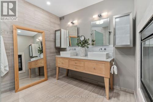 21 Trails End, Collingwood, ON - Indoor Photo Showing Bathroom