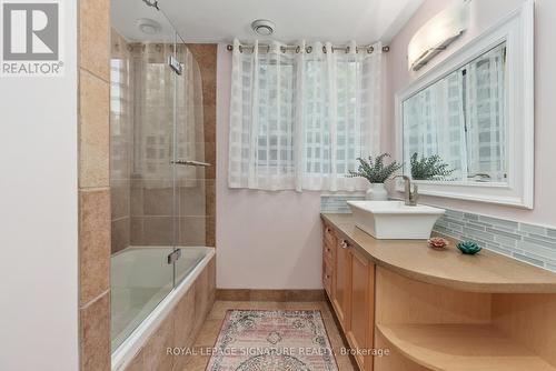 21 Trails End, Collingwood, ON - Indoor Photo Showing Bathroom