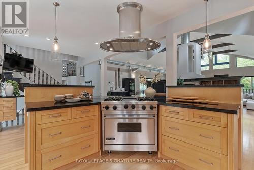 21 Trails End, Collingwood, ON - Indoor Photo Showing Kitchen