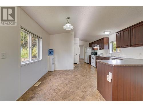 9773 Stephenson  Road Unit# 19, Fernie, BC - Indoor Photo Showing Kitchen