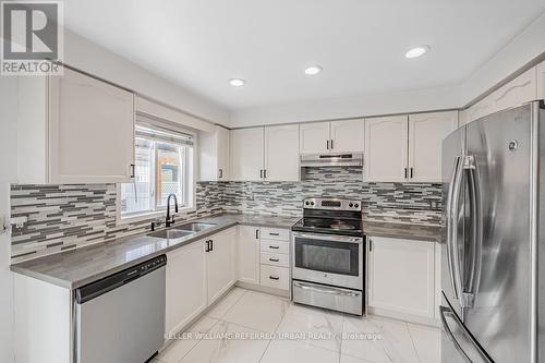 10 Field Sparrow Road, Brampton, ON - Indoor Photo Showing Kitchen With Double Sink With Upgraded Kitchen