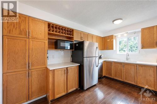 1045 Karsh Drive, Ottawa, ON - Indoor Photo Showing Kitchen