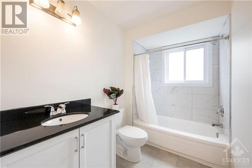 1045 Karsh Drive, Ottawa, ON - Indoor Photo Showing Bathroom