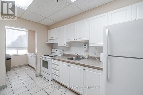 2309 - 30 Malta Avenue, Brampton, ON - Indoor Photo Showing Kitchen