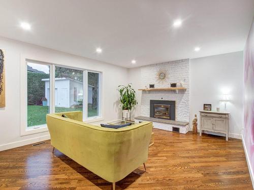 Salon - 25 Rue Carrier, Saint-Mathieu-De-Beloeil, QC - Indoor Photo Showing Living Room With Fireplace