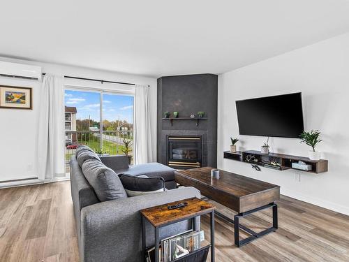 Living room - 105-71 Av. Brown, Vaudreuil-Dorion, QC - Indoor Photo Showing Living Room With Fireplace