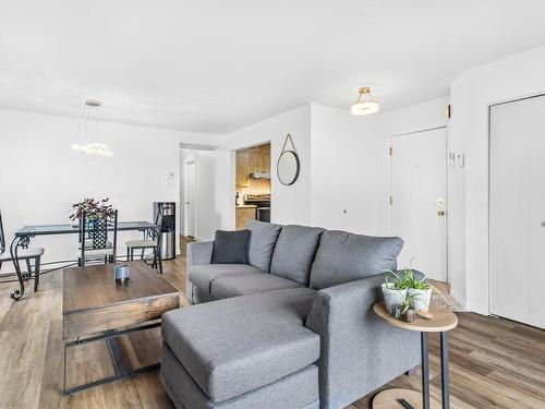 Salon - 105-71 Av. Brown, Vaudreuil-Dorion, QC - Indoor Photo Showing Living Room