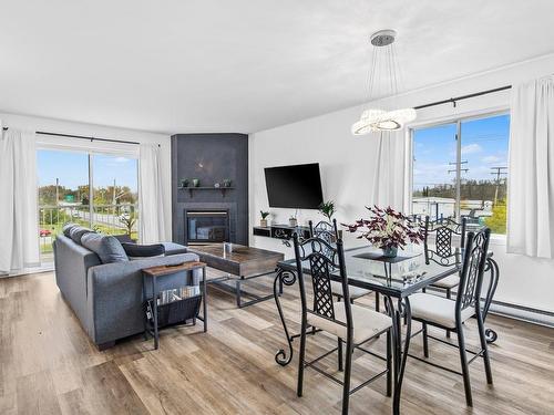 Dining room - 105-71 Av. Brown, Vaudreuil-Dorion, QC - Indoor With Fireplace