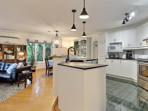 Kitchen - 104-787 Ch. Ozias-Leduc, Otterburn Park, QC - Indoor Photo Showing Kitchen With Upgraded Kitchen