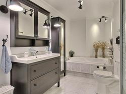 Ensuite bathroom - 