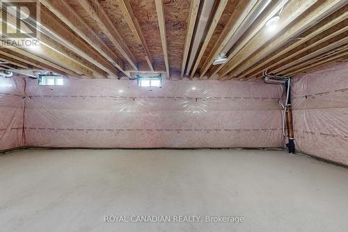 529 Red Elm Road, Shelburne, ON - Indoor Photo Showing Garage