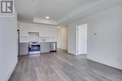 501 - 135 Canon Jackson Drive, Toronto, ON - Indoor Photo Showing Kitchen