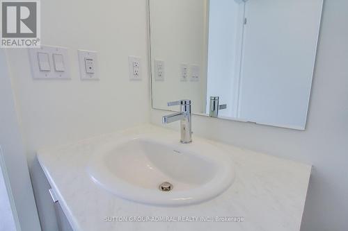 501 - 135 Canon Jackson Drive, Toronto, ON - Indoor Photo Showing Bathroom